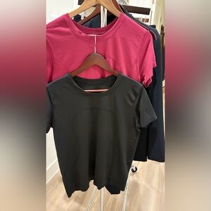 Lululemon Swiftly Relaxed Half Sleeve Two Tops Black and Pink-Purple Shade Sz 10